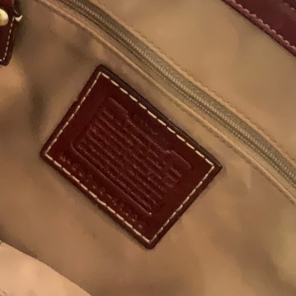 Red Coach - Picture 4 of 4